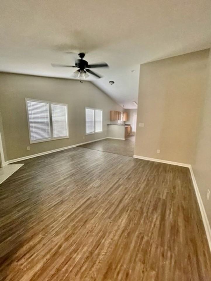 10424 Hugue Way - Photo 3 of 17