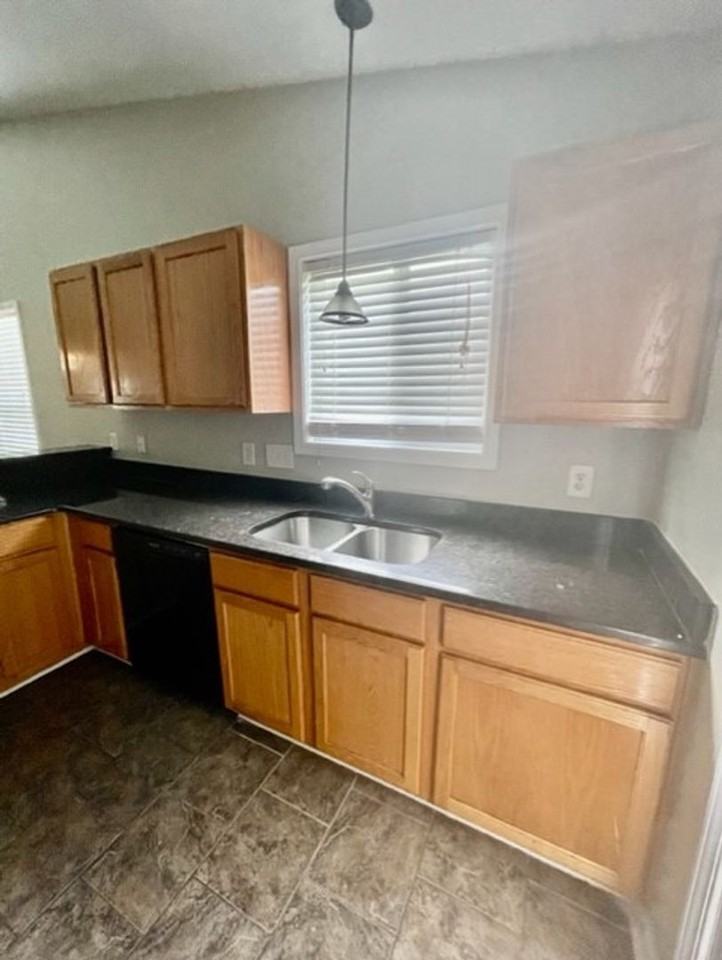 10424 Hugue Way - Photo 7 of 17