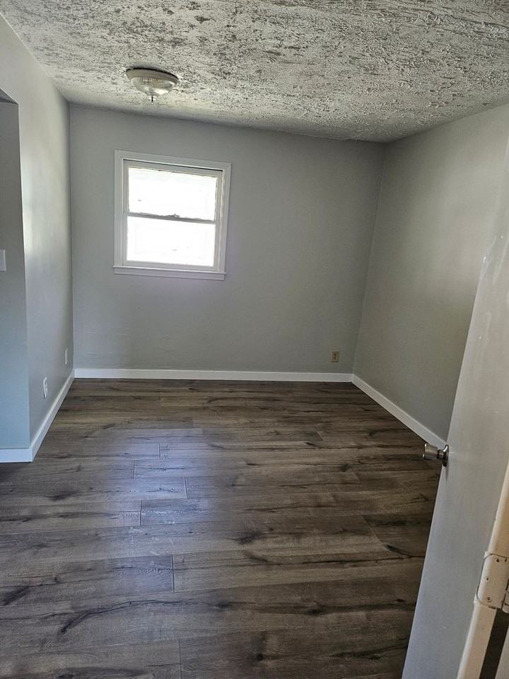 119 W Cherry St - Photo 3 of 10