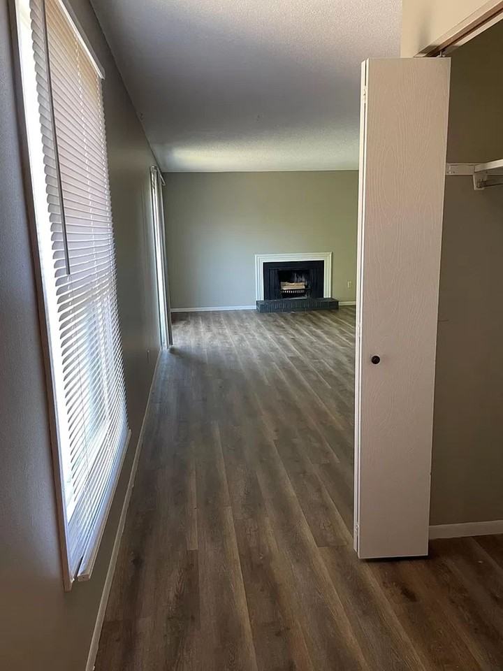 5701 W Ridgecrest Dr - Photo 5 of 44