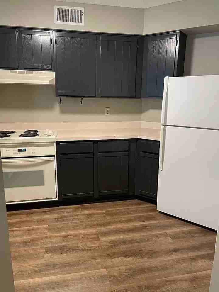 5701 W Ridgecrest Dr - Photo 3 of 45