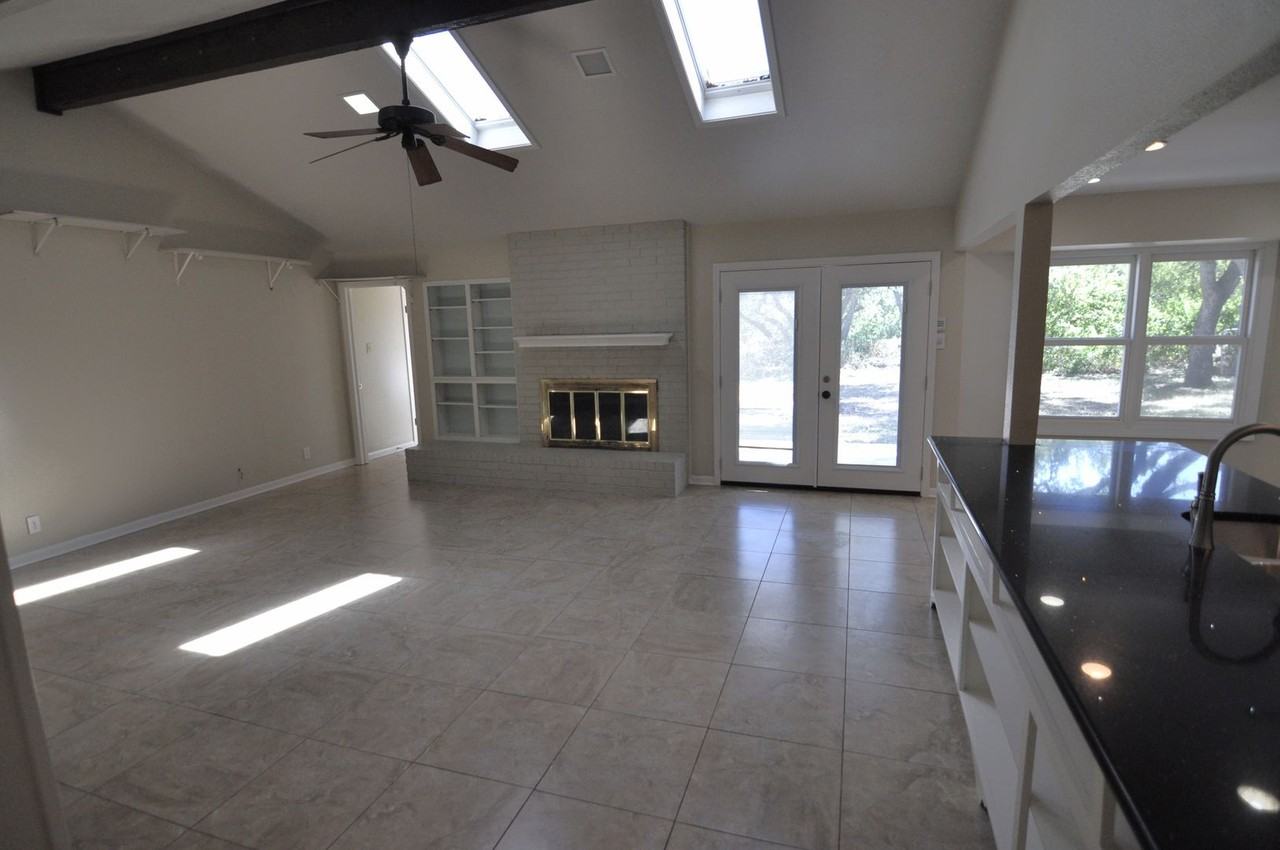 13203 Stillforest St - Photo 5 of 24