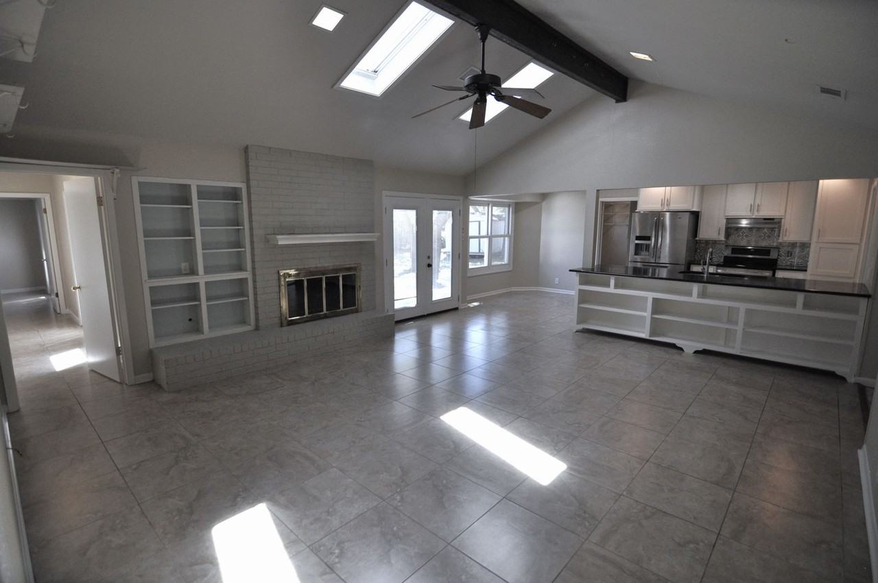 13203 Stillforest St - Photo 6 of 24