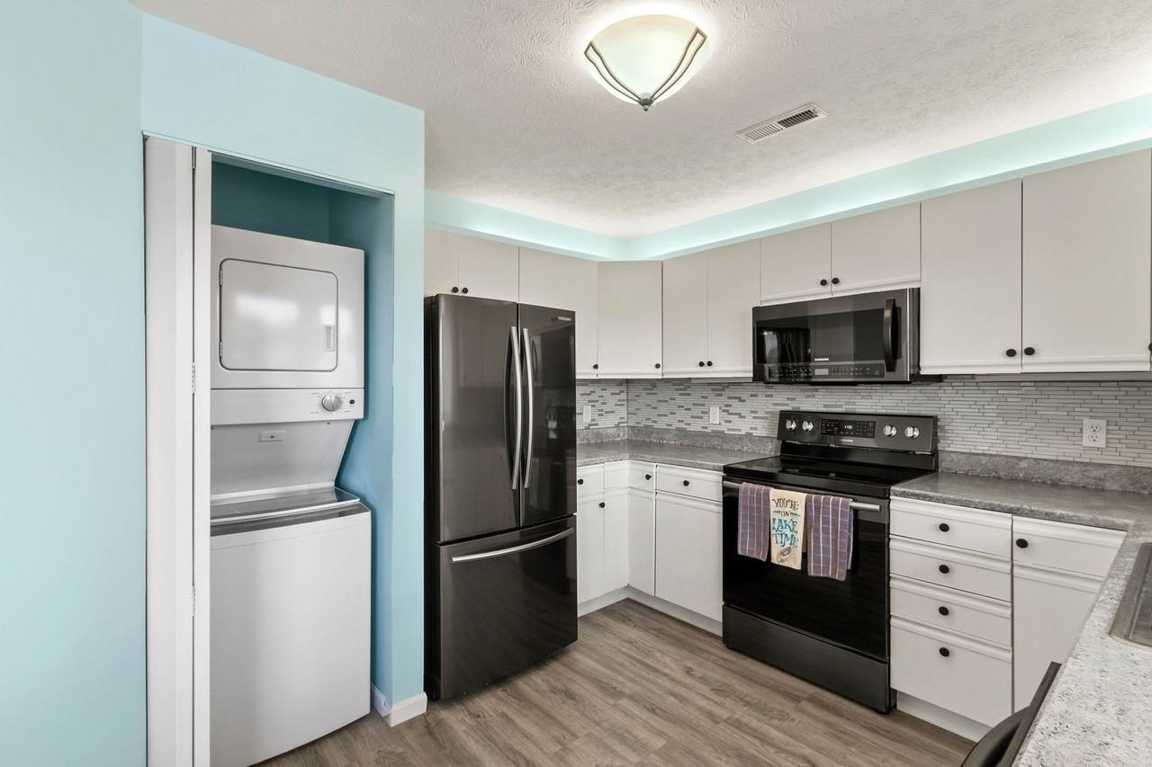 241 Chase Ave - Photo 3 of 26