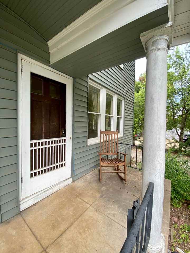 1103 W 22nd St - Photo 3 of 21