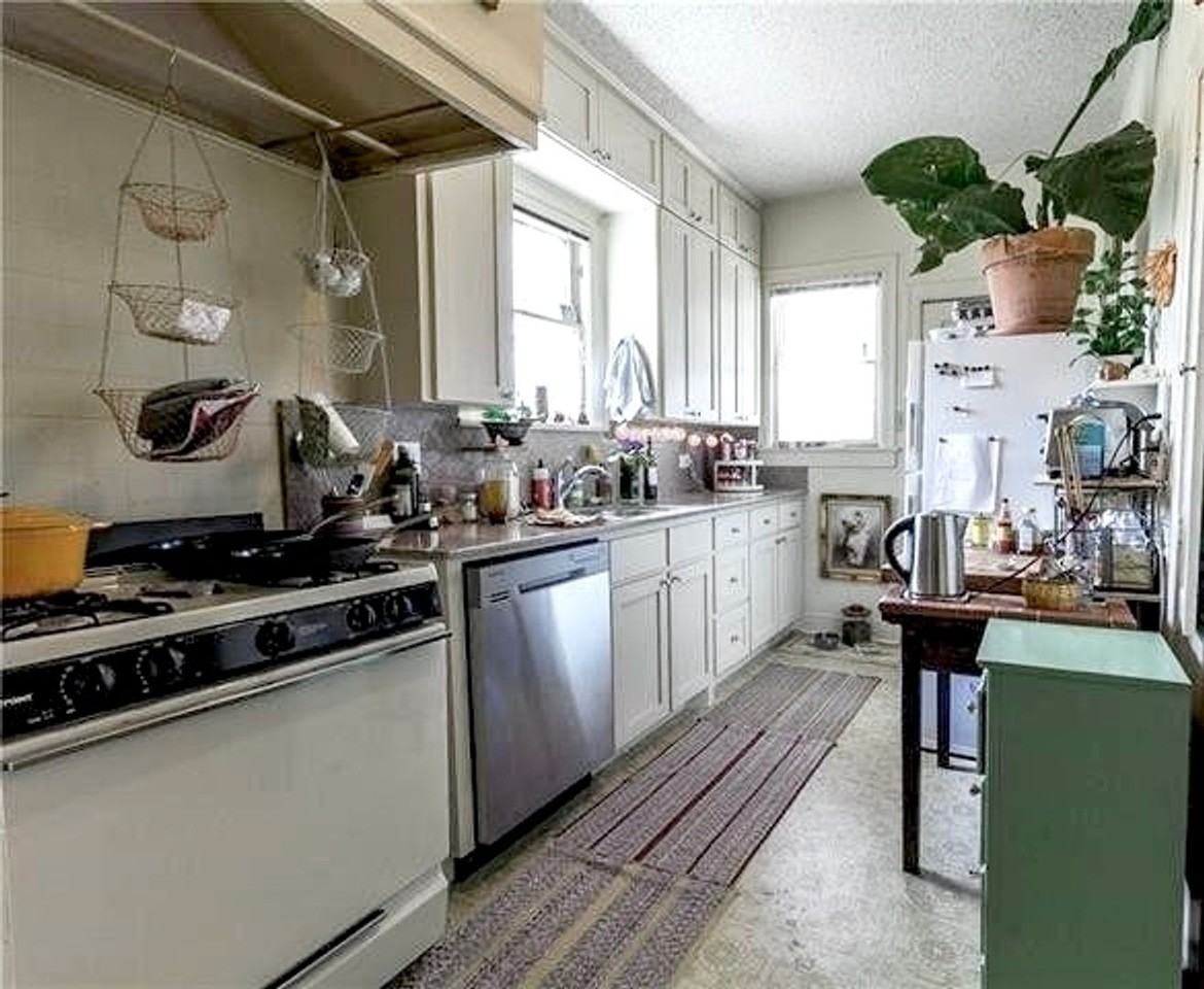 1103 W 22nd St - Photo 2 of 11