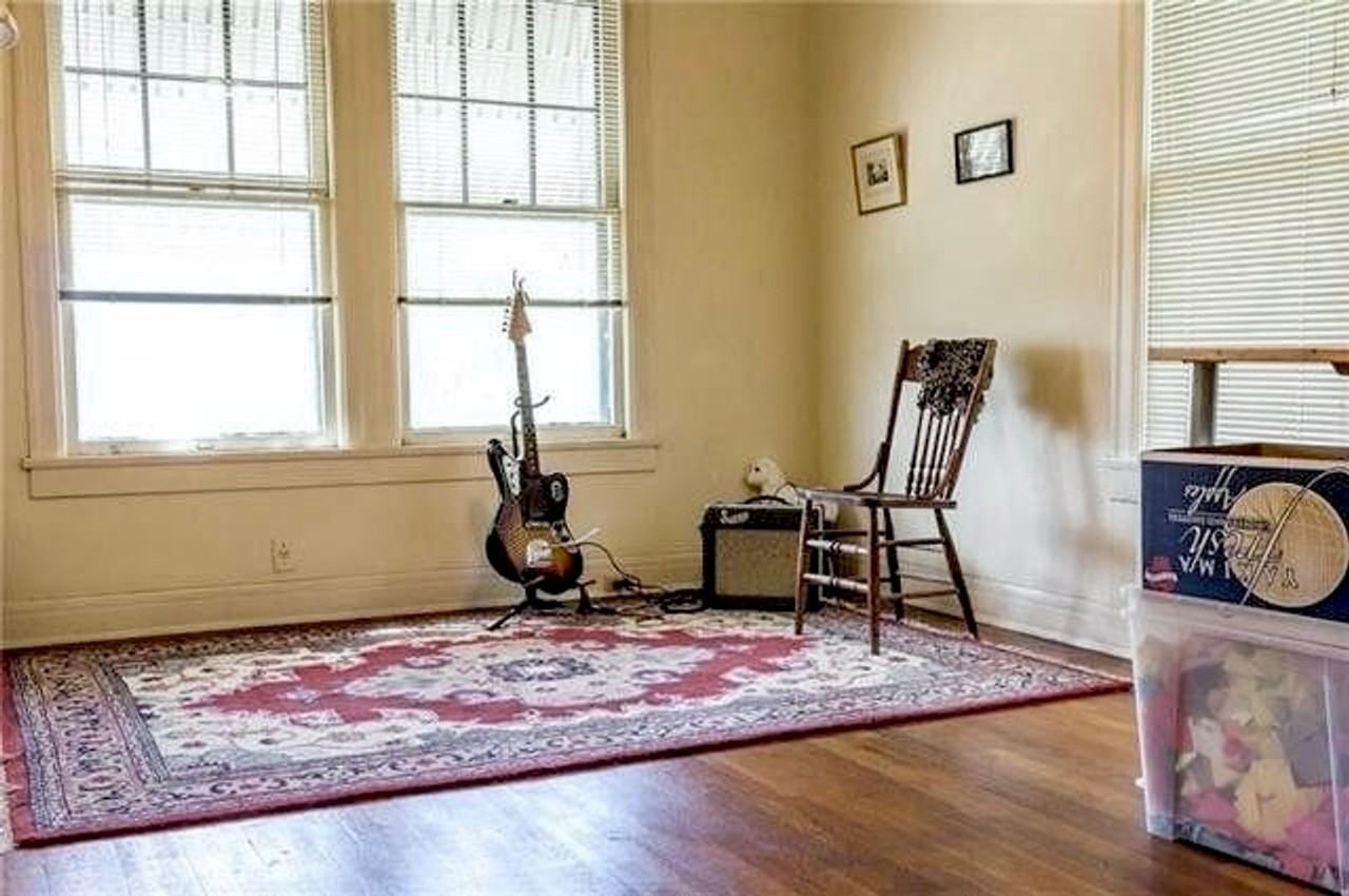 1103 W 22nd St - Photo 5 of 11