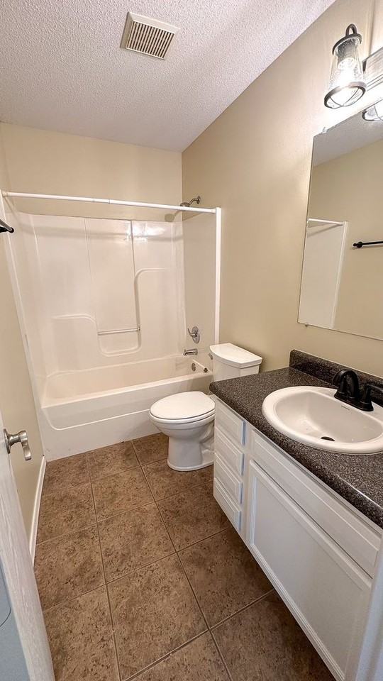 1683 Eastgate Cir - Photo 2 of 16