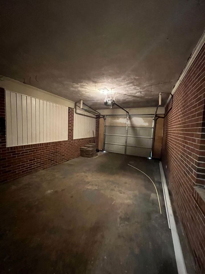 138 Halsey Ave - Photo 3 of 17