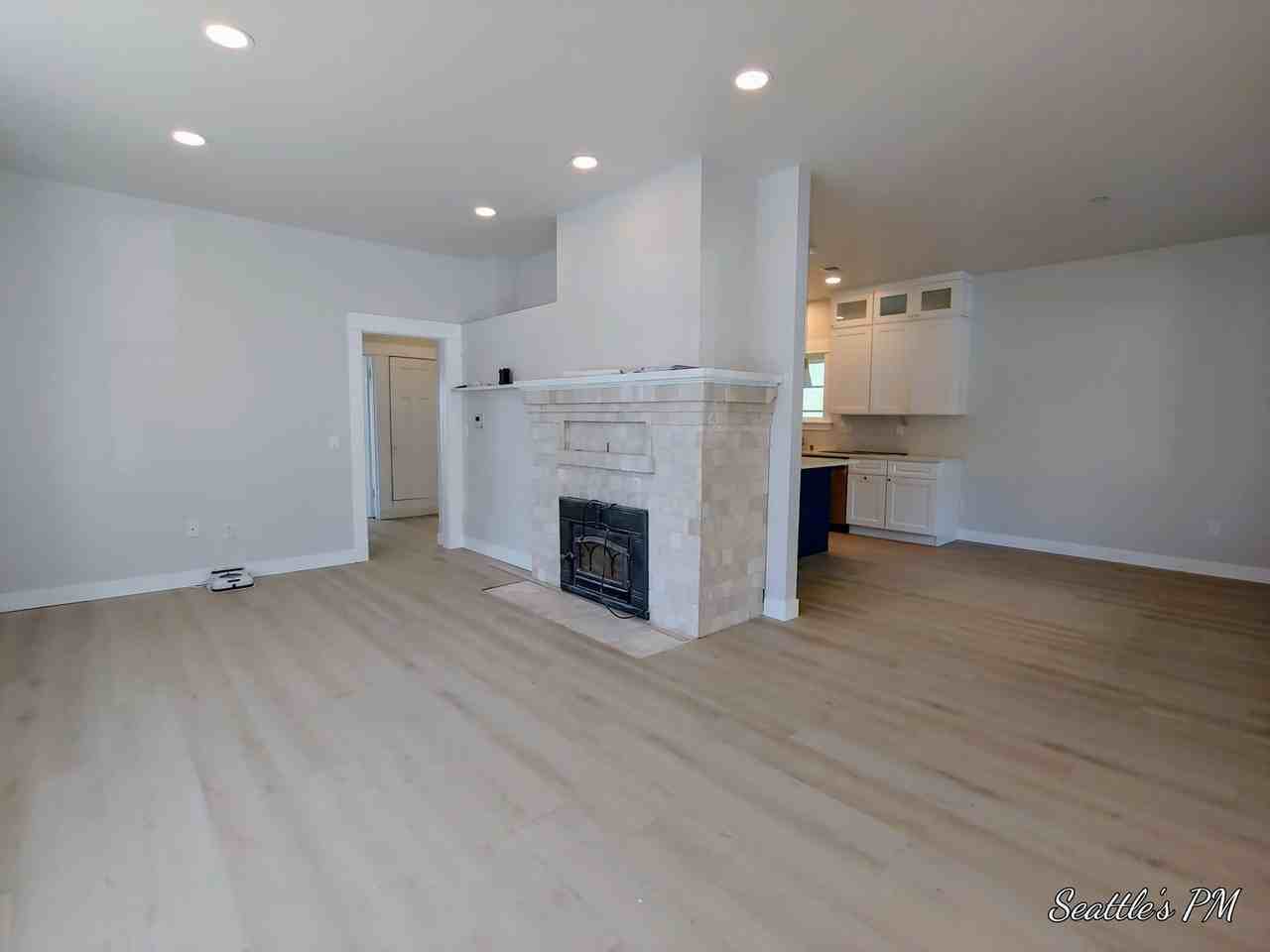 5207 Greenwood Ave N - Photo 2 of 14