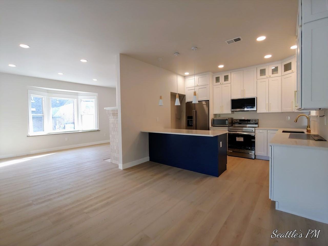 5207 Greenwood Ave N - Photo 3 of 14