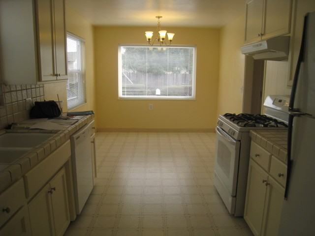 111 Elk St - Photo 2 of 5