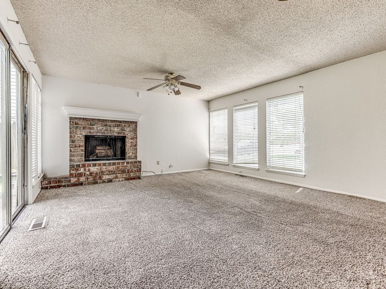 2217 Nw 117th St - Photo 3 of 16