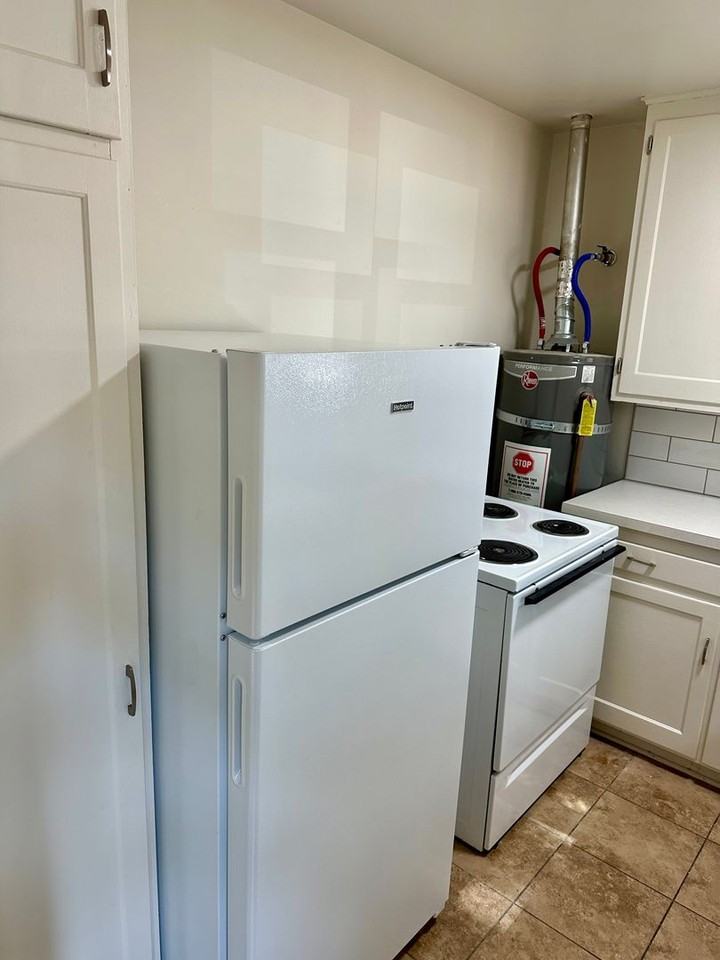 1007 10th Ave Sw - Photo 3 of 9