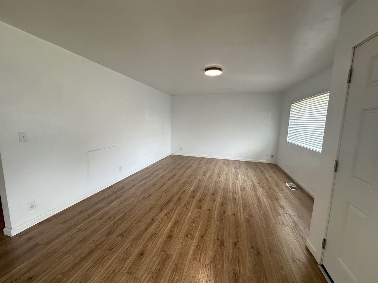 710-085 Willow St - Photo 3 of 11