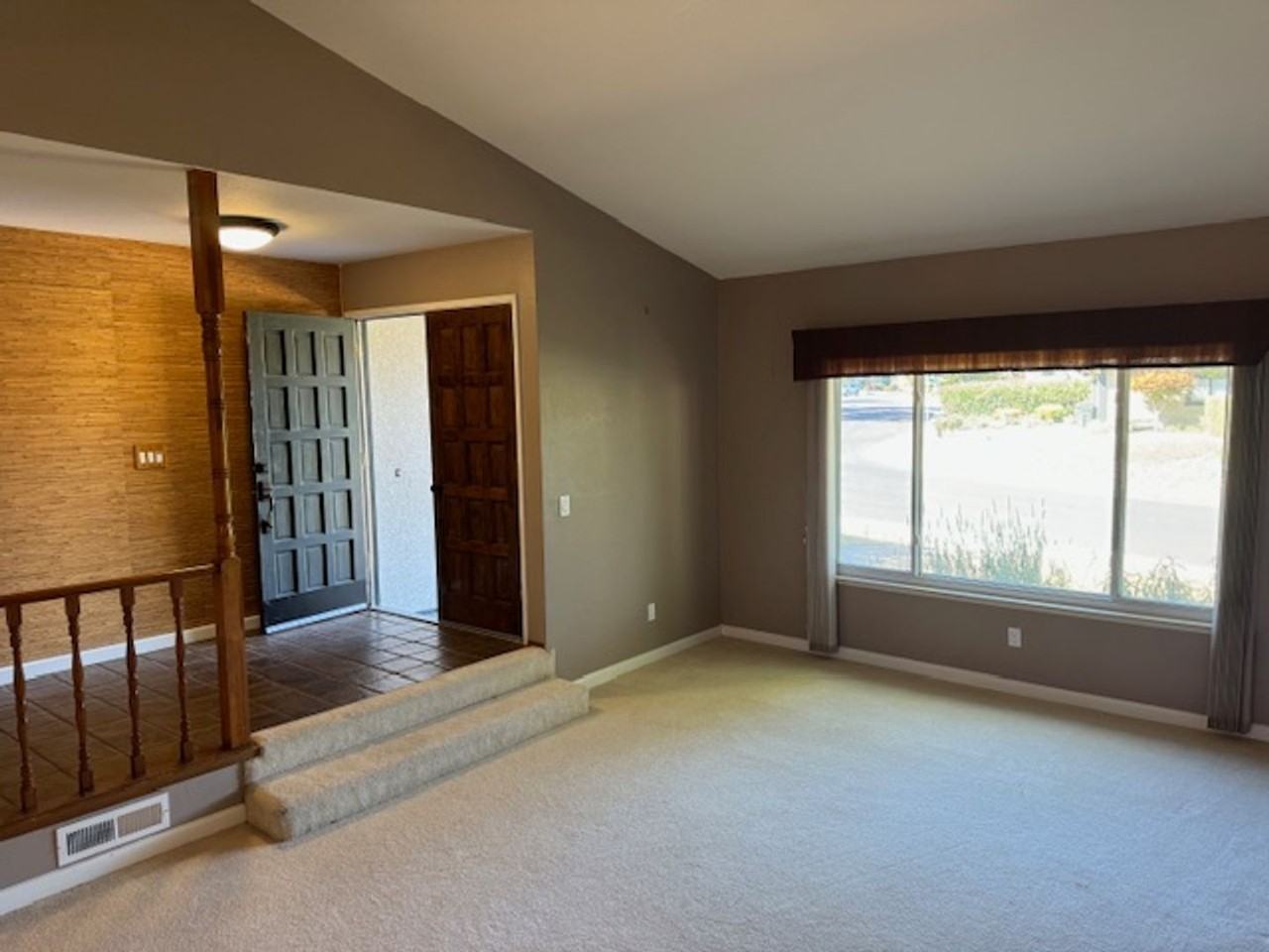 11 Limewood Pl - Photo 2 of 25
