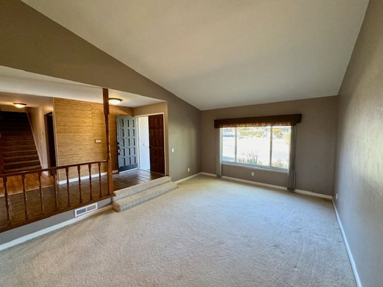 11 Limewood Pl - Photo 3 of 25