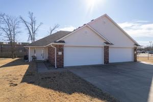 featured image of 5802 Park Valley Cir