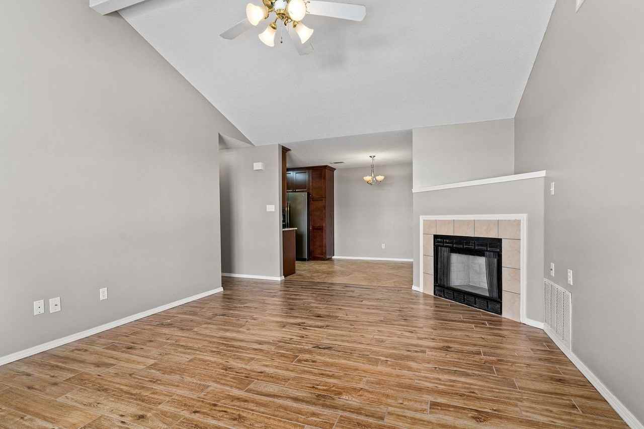 5802 Park Valley Cir - Photo 5 of 27