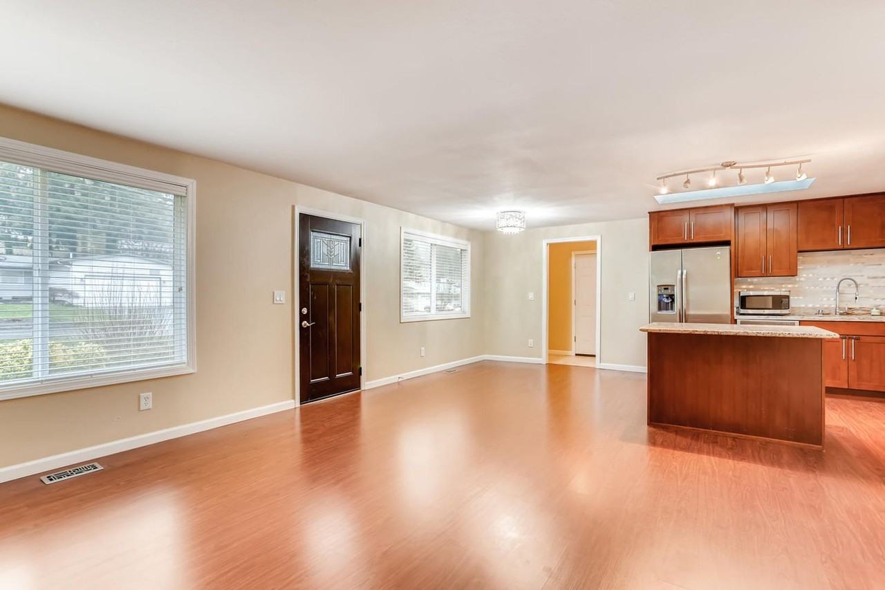 2443 137th Ave Se - Photo 4 of 27