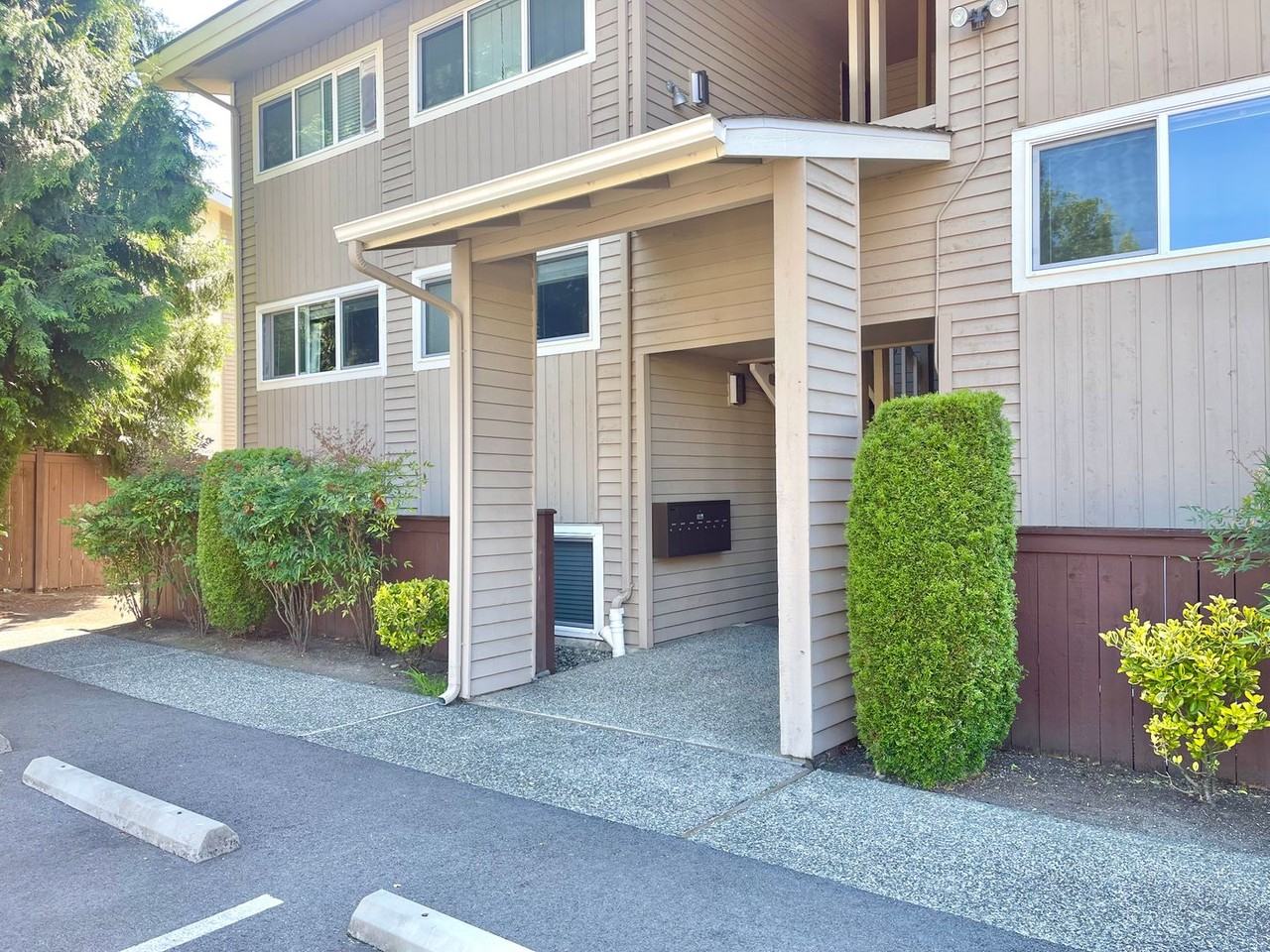 725 9th Ave S #202 - Photo 2 of 17