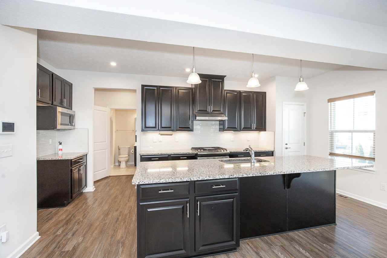 9246 Preserve Way - Photo 3 of 39