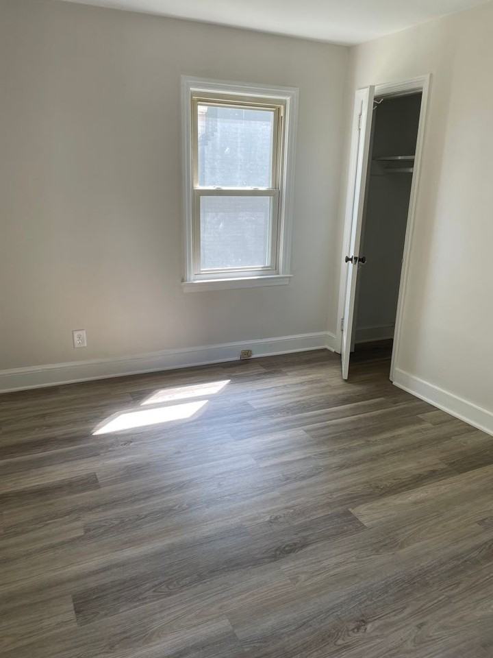 1014 Portland St - Photo 4 of 11