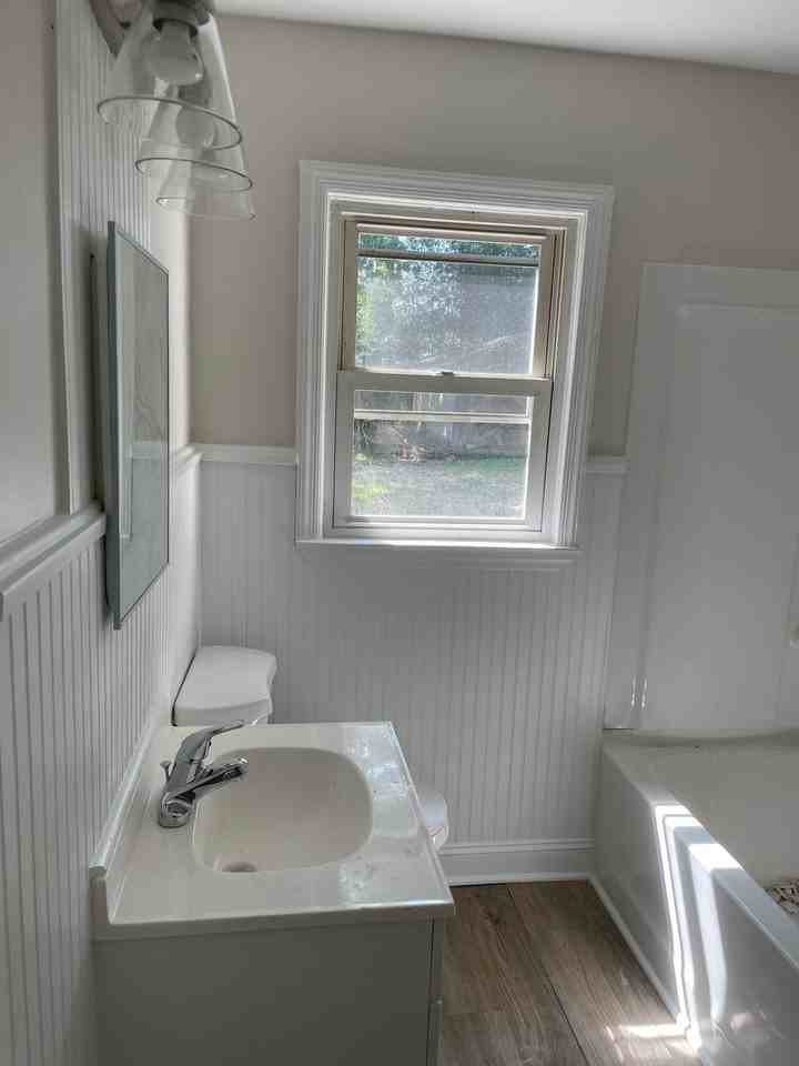 1014 Portland St - Photo 7 of 11