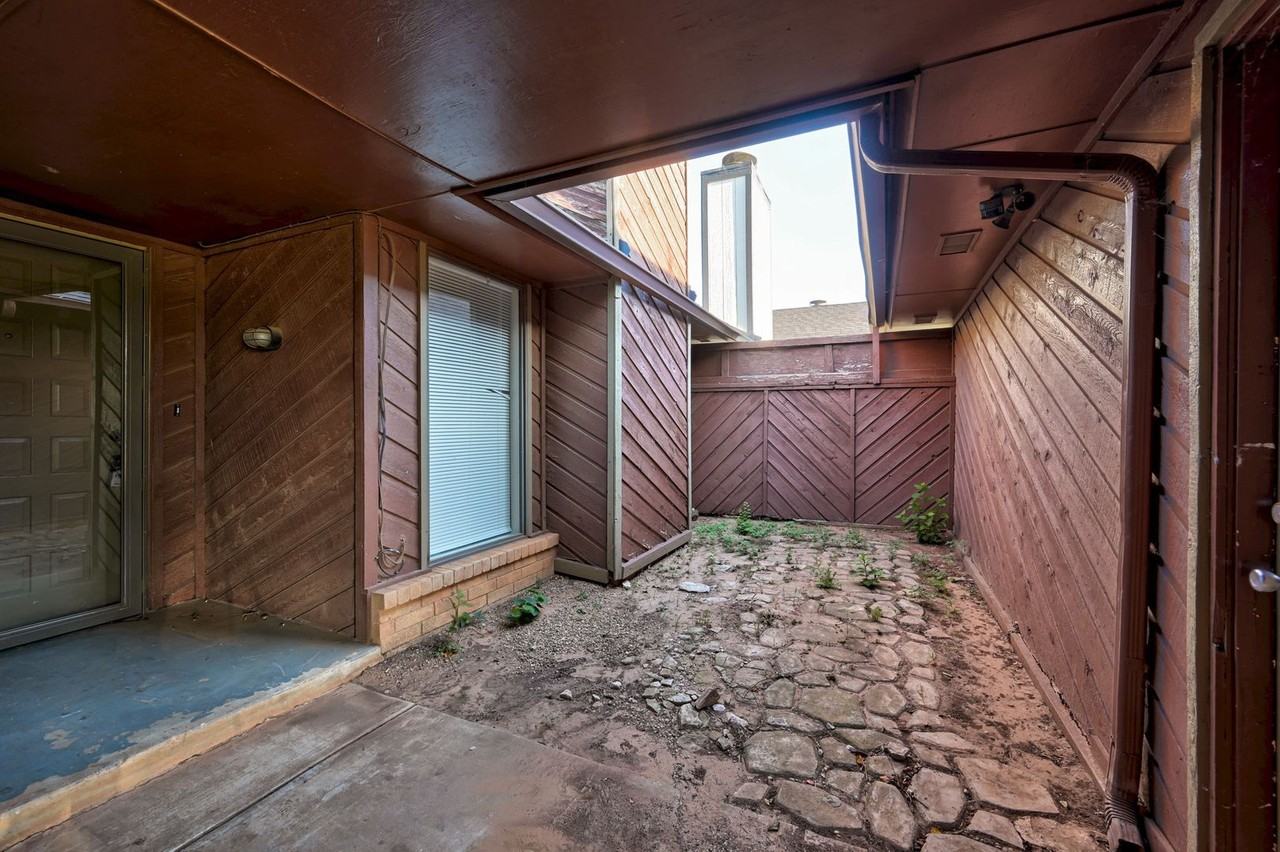 3837 Southwind Ct - Photo 6 of 31