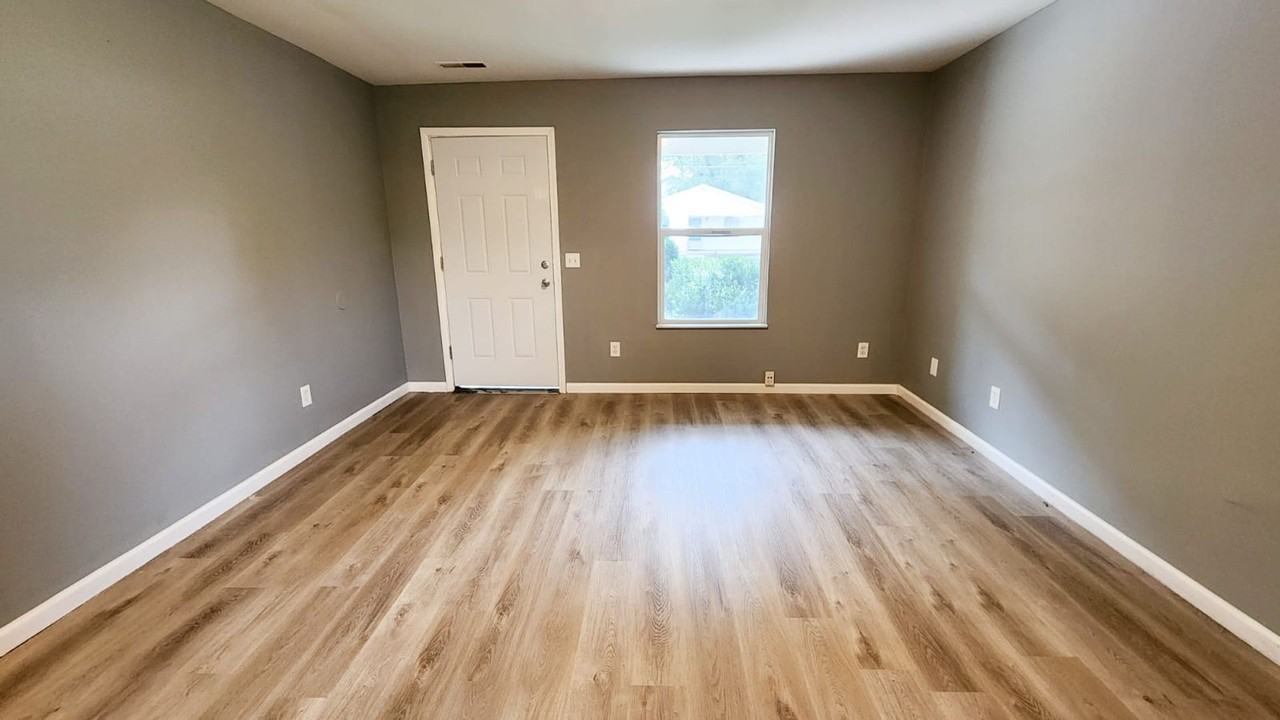 539 Fairlawn Ave - Photo 2 of 15