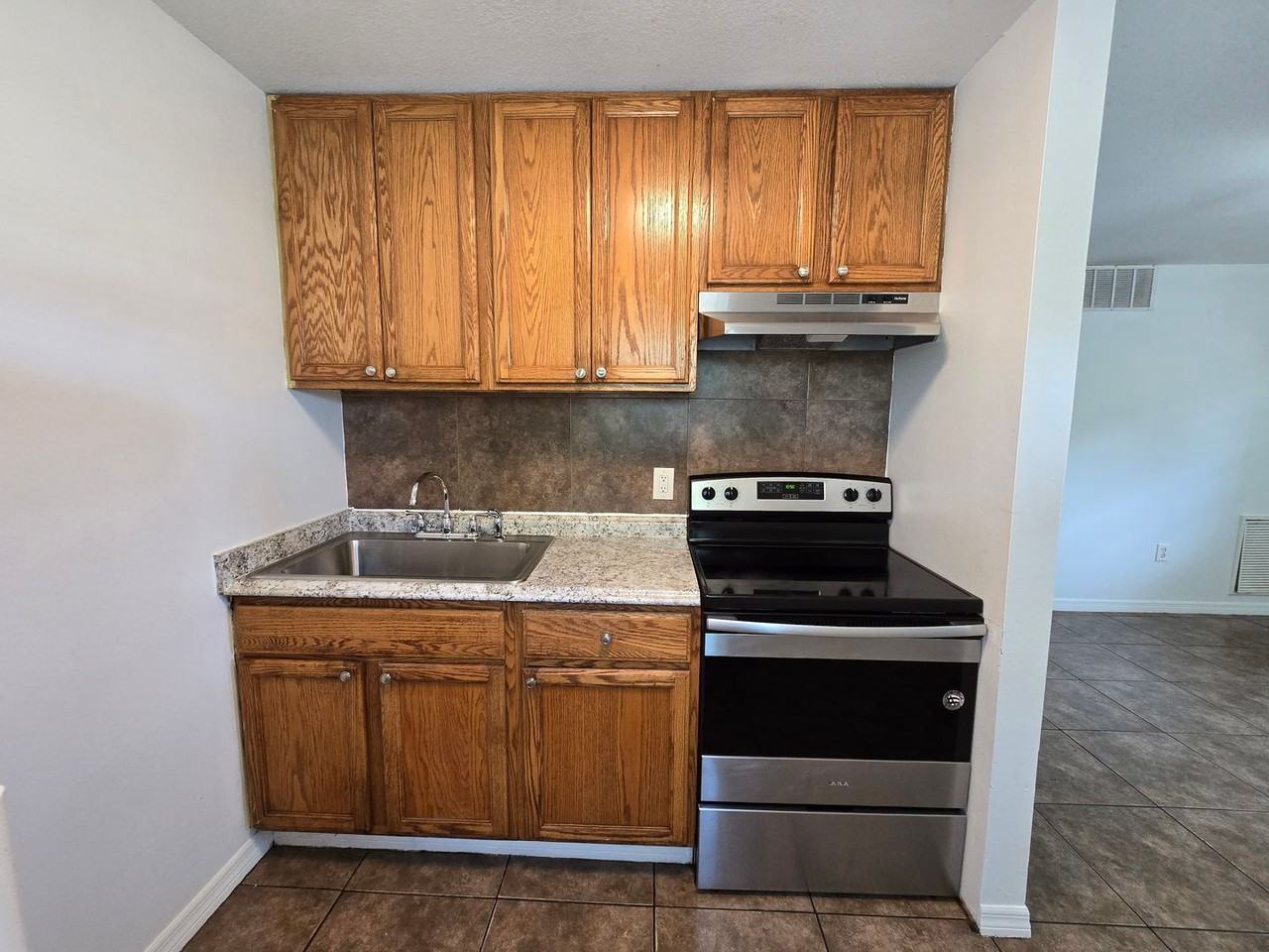 2147 Dodge Ave - Photo 6 of 17