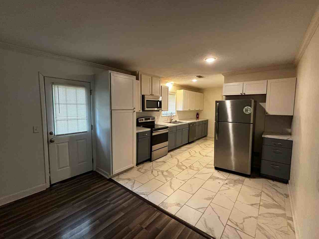 536 Sardis St - Photo 2 of 15