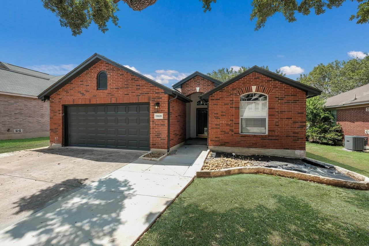 13626 Ashley Oaks - Photo 2 of 25