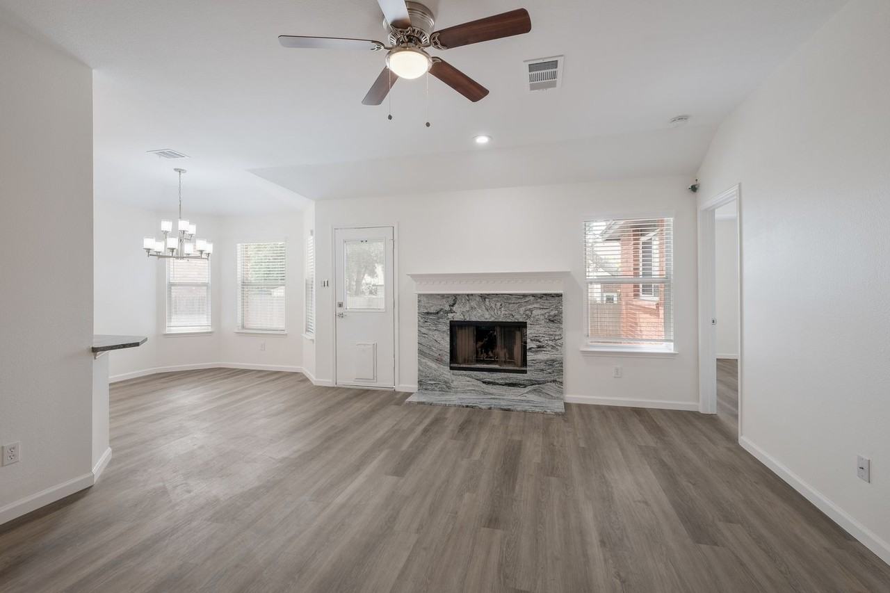 13626 Ashley Oaks - Photo 5 of 25