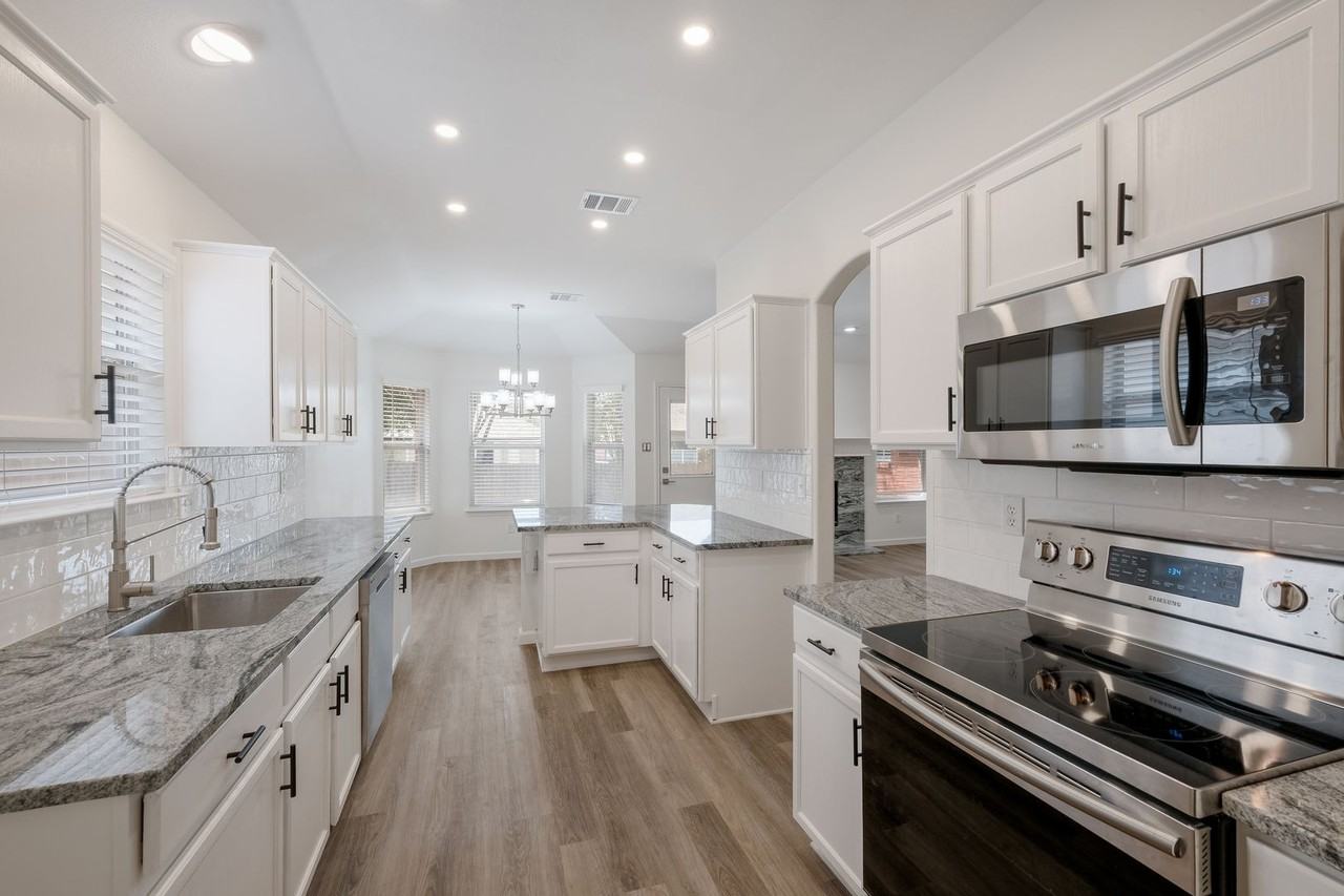 13626 Ashley Oaks - Photo 7 of 25