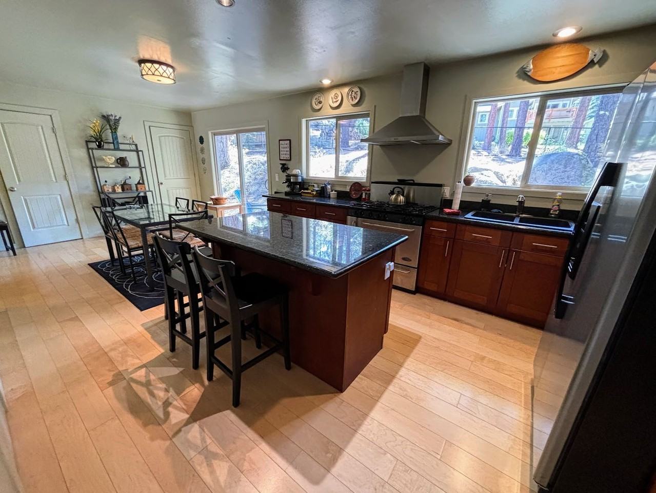 135 Tahoe Dr - Photo 3 of 15