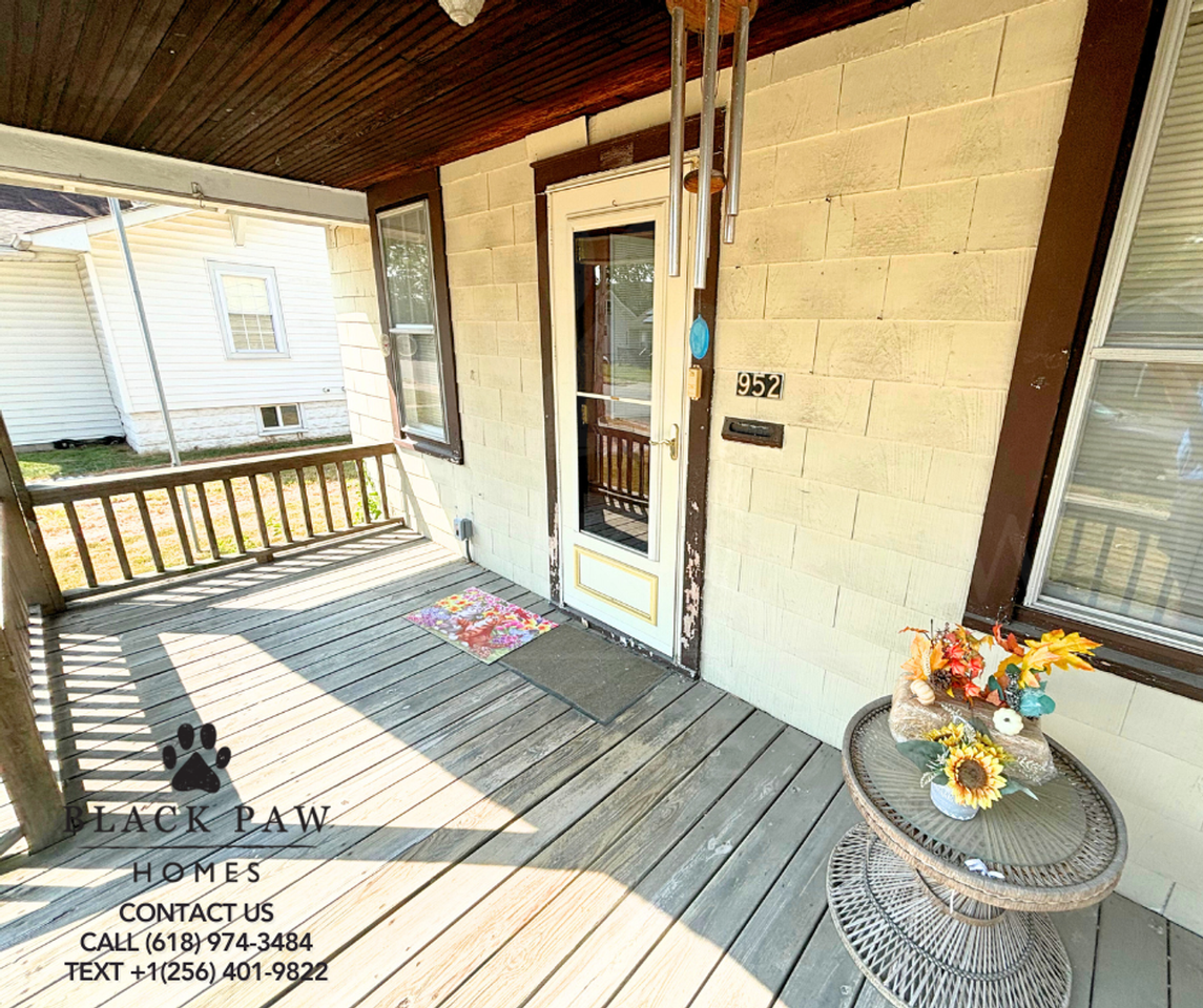 952 Whitelaw Ave - Photo 2 of 13