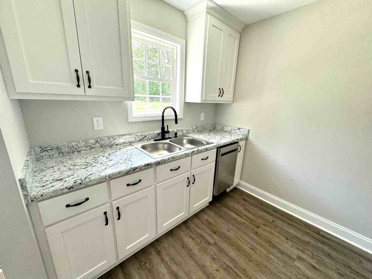 16492 Blackburn Ln - Photo 3 of 8
