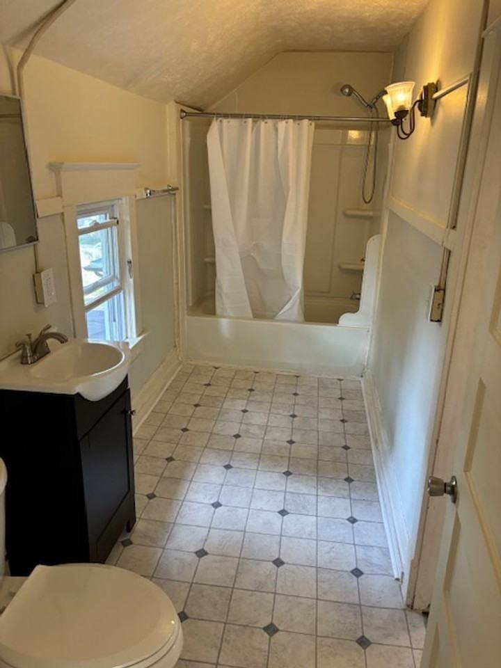 834 Oakhill St Se - Photo 2 of 7