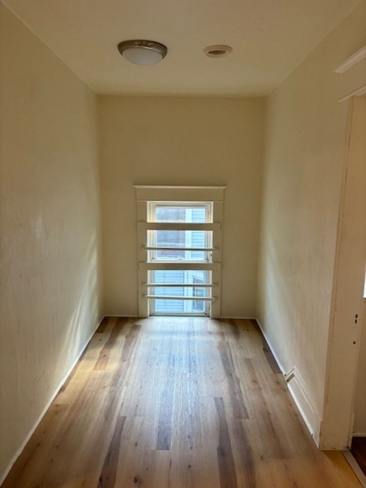 834 Oakhill St Se - Photo 3 of 7