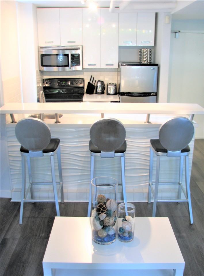 950 Drake Street - Photo 2 of 12