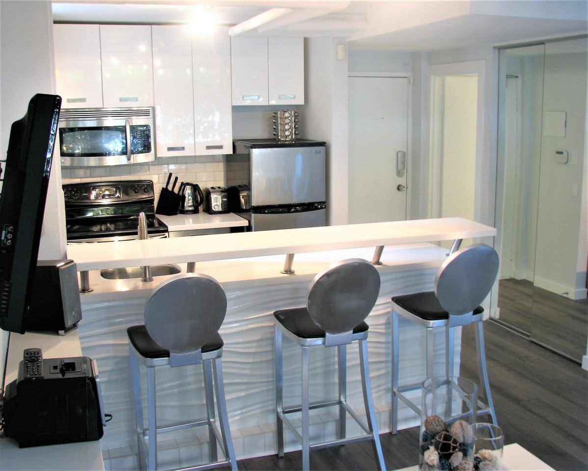 950 Drake Street - Photo 3 of 12