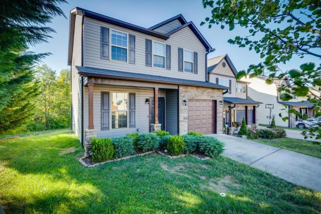 641 Suffolk Rd - Photo 2 of 25