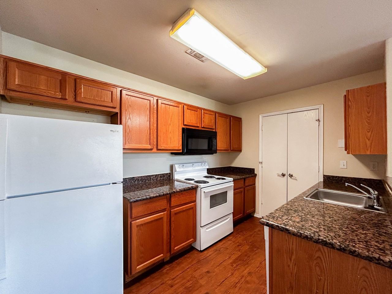 1126 Avenue a - Photo 5 of 17