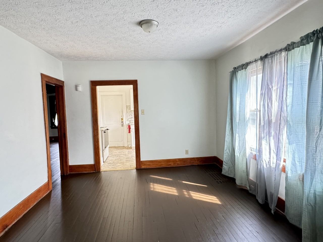 785 E Exchange St - Photo 3 of 11