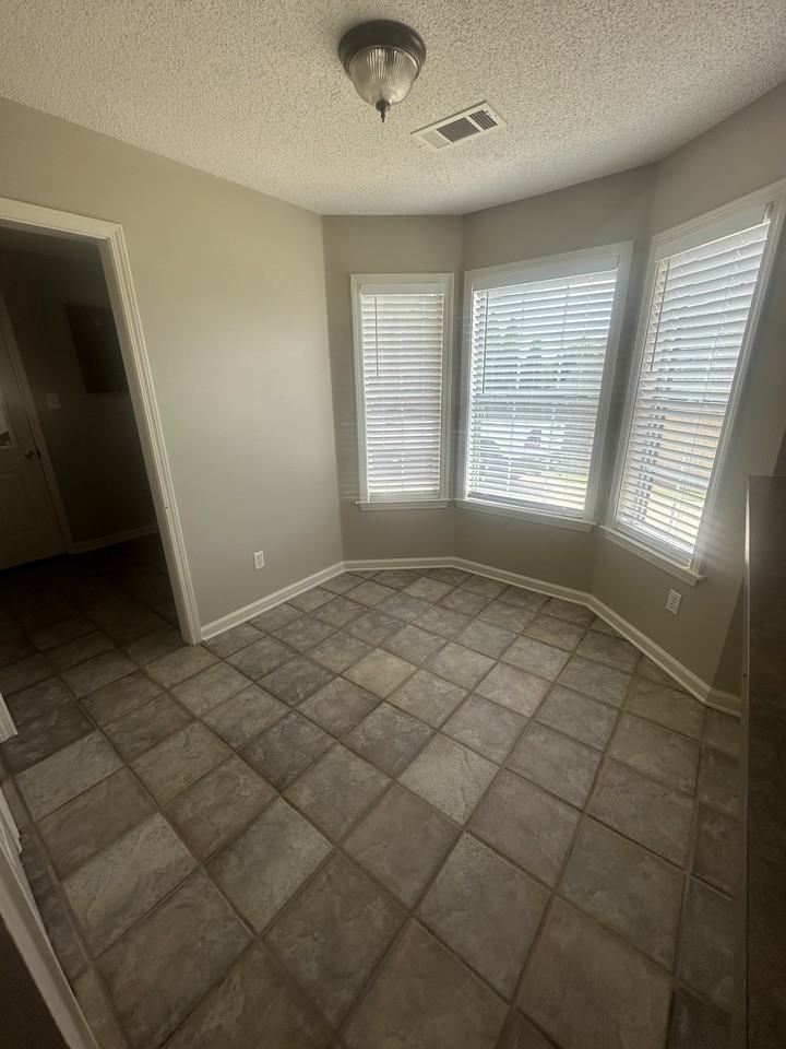 454 Sterling Farm Dr - Photo 2 of 11