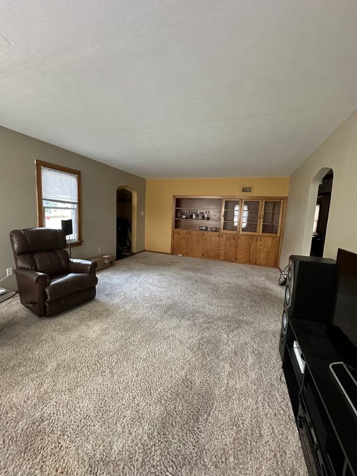 109 10th Ave - Photo 2 of 19