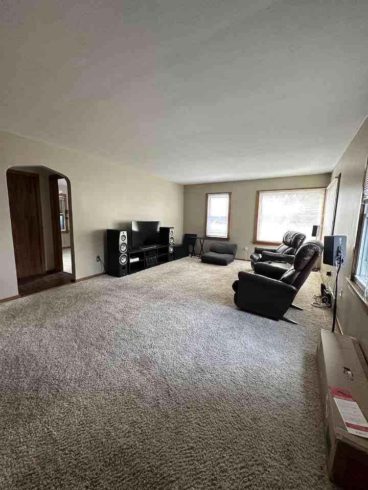 109 10th Ave - Photo 3 of 19