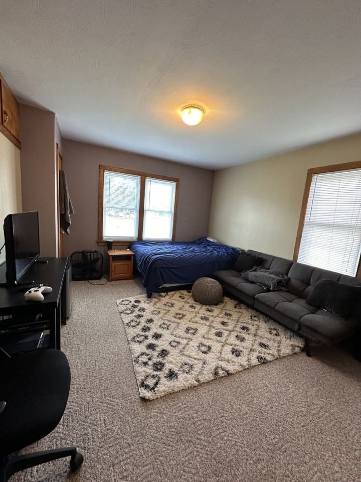 109 10th Ave - Photo 4 of 19