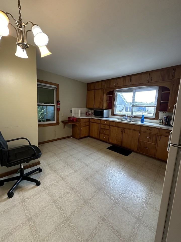 109 10th Ave - Photo 5 of 19